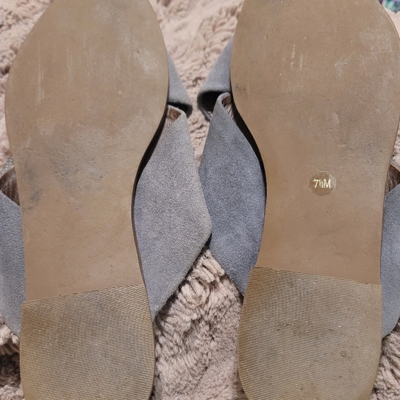 Tory Burch Gray Suede sandals, in Excellent condition! Like New - Picture 3 of 6